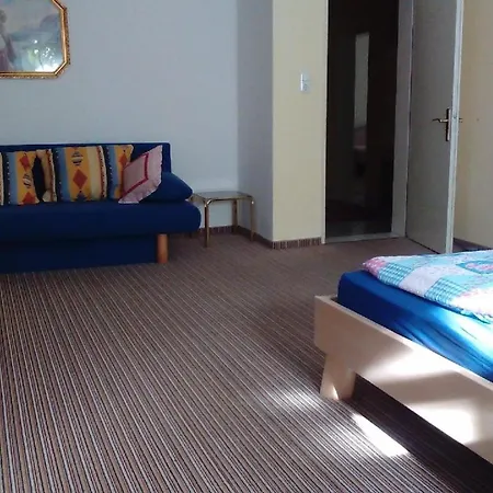 Erdgeschoss-wohnung Mit Privater Terrasse Fuer Sechs Personen Apartman Gößweinstein