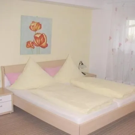 Apartment Erdgeschoss-wohnung Mit Privater Terrasse Fuer Sechs Personen *