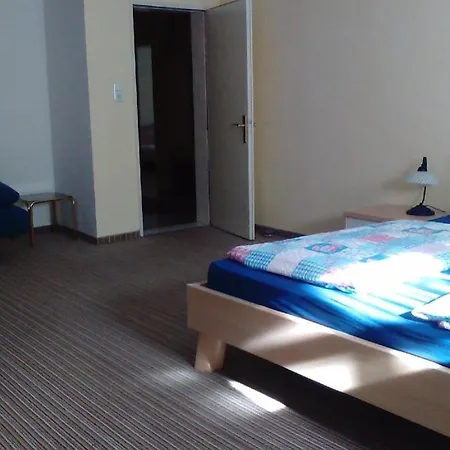 Erdgeschoss-wohnung Mit Privater Terrasse Fuer Sechs Personen * Goessweinstein