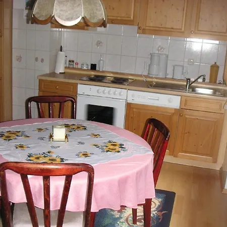 Erdgeschoss-wohnung Mit Privater Terrasse Fuer Sechs Personen Goessweinstein